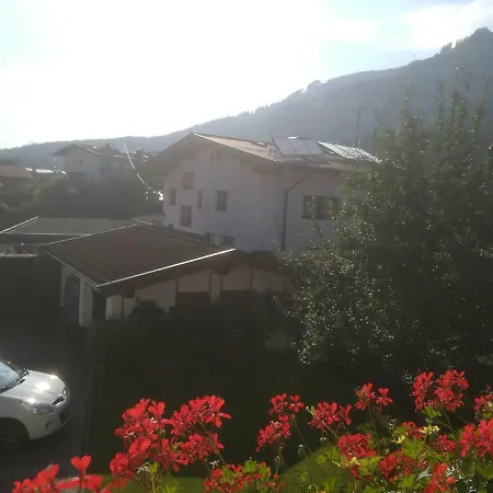 Haus Heckenrose Homestay *