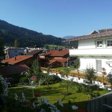 Haus Heckenrose Homestay *